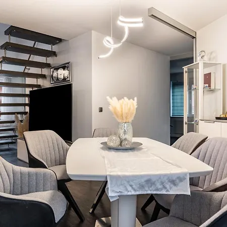 Luxury Lounge 150