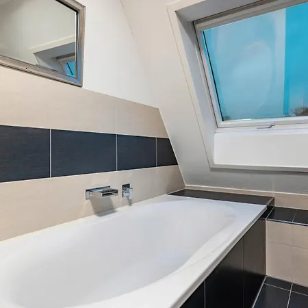 Luxury Lounge 150